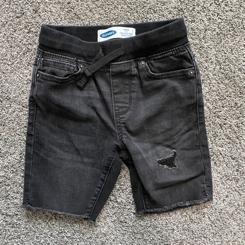 Boys Old Navy “Karate Slim” black shorts size s (6-7)